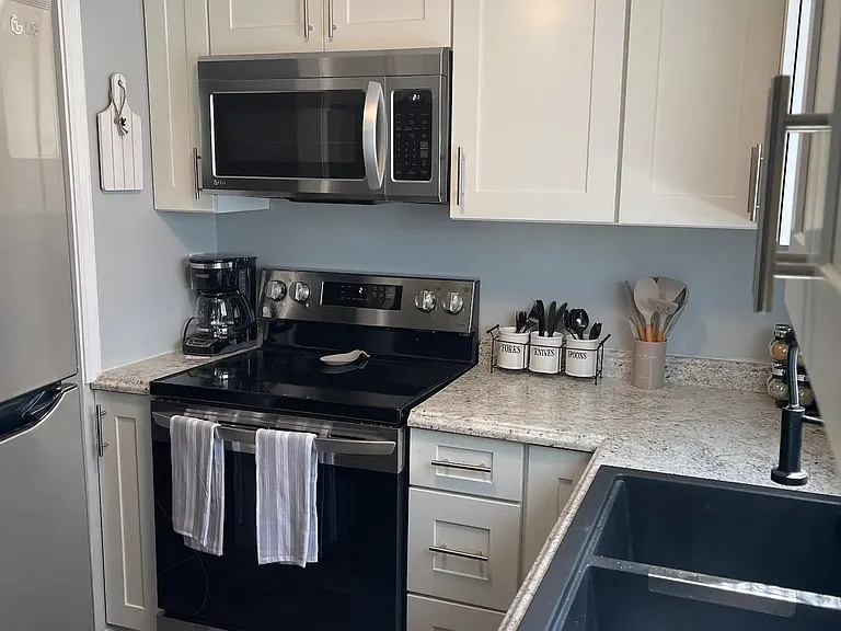 1421 Kraft Ave — Photo 11