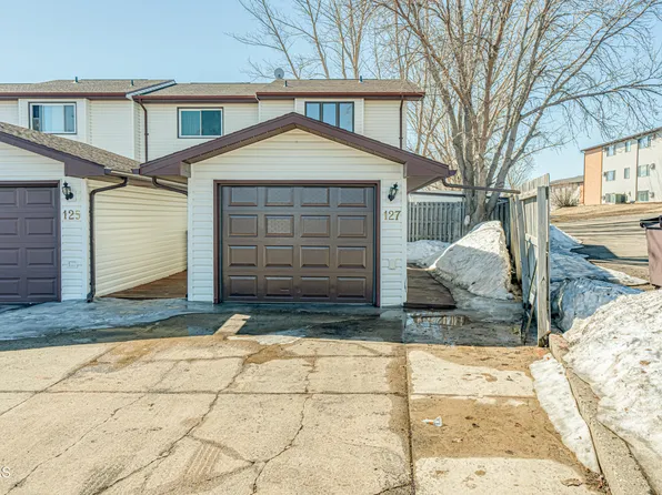 127 12th St NW, Beulah, ND 58523