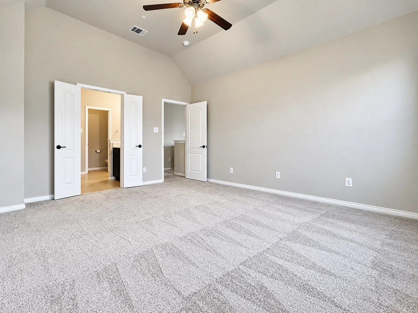 3 bed, 2264 sqft, $2,700 — Photo 4