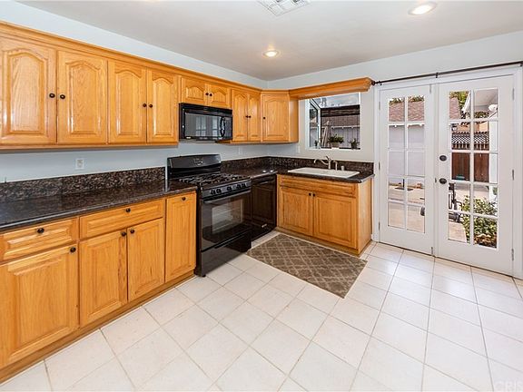 5th image of 5815 Murietta Ave