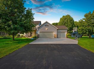 3532 Golf Wood Dr, Neenah, WI 54956