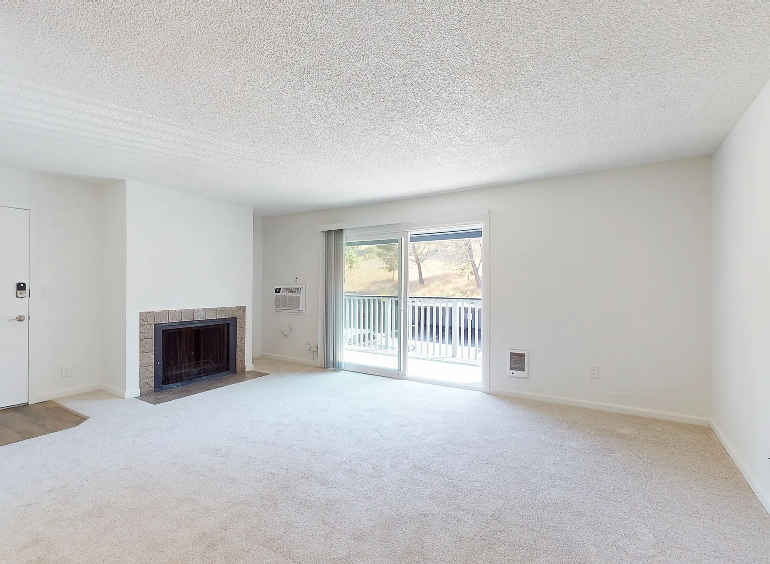 Comfortable 2BR Unit in Southern Novato Pet-Friendly & Convenient Location — Photo 2
