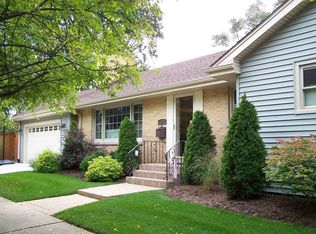 675 S Hawthorne Ave, Elmhurst, IL 60126