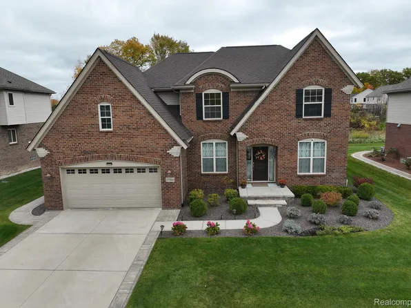 27566 Estrada Ln, Novi, MI 48374