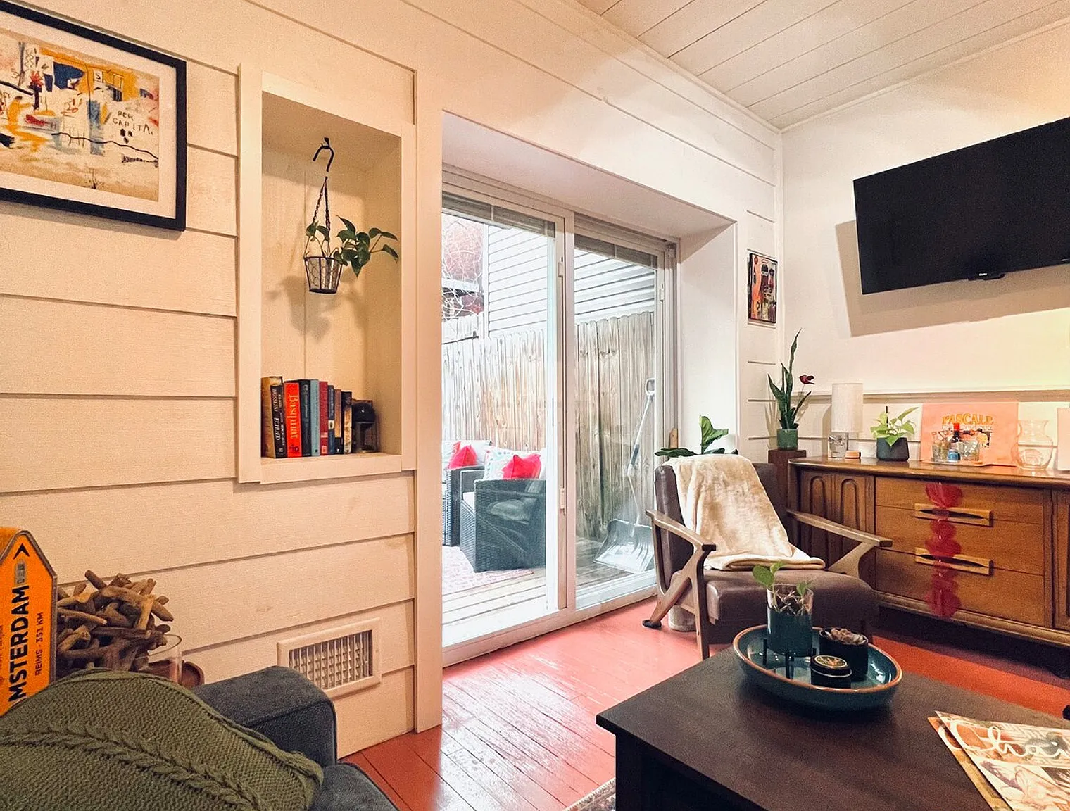 2 bed, 1.0 bath, $4,334 — Photo 2