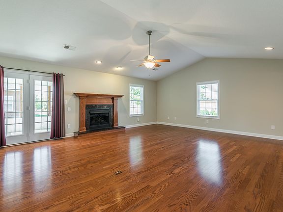 4th image of 122 Blackfoot Way