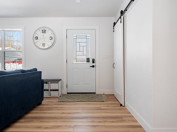 3rd image of 420 Lays Lake Rd