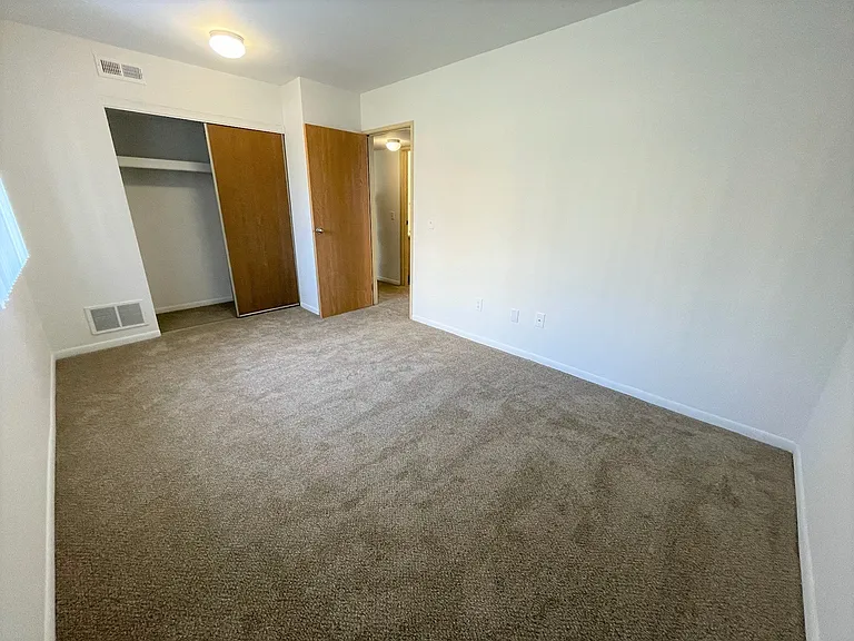 Charter Oaks Apartments — Photo 208