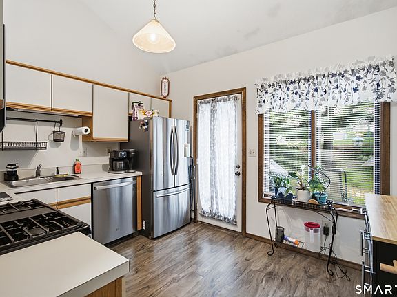 5th image of 33 Cortland Way #33