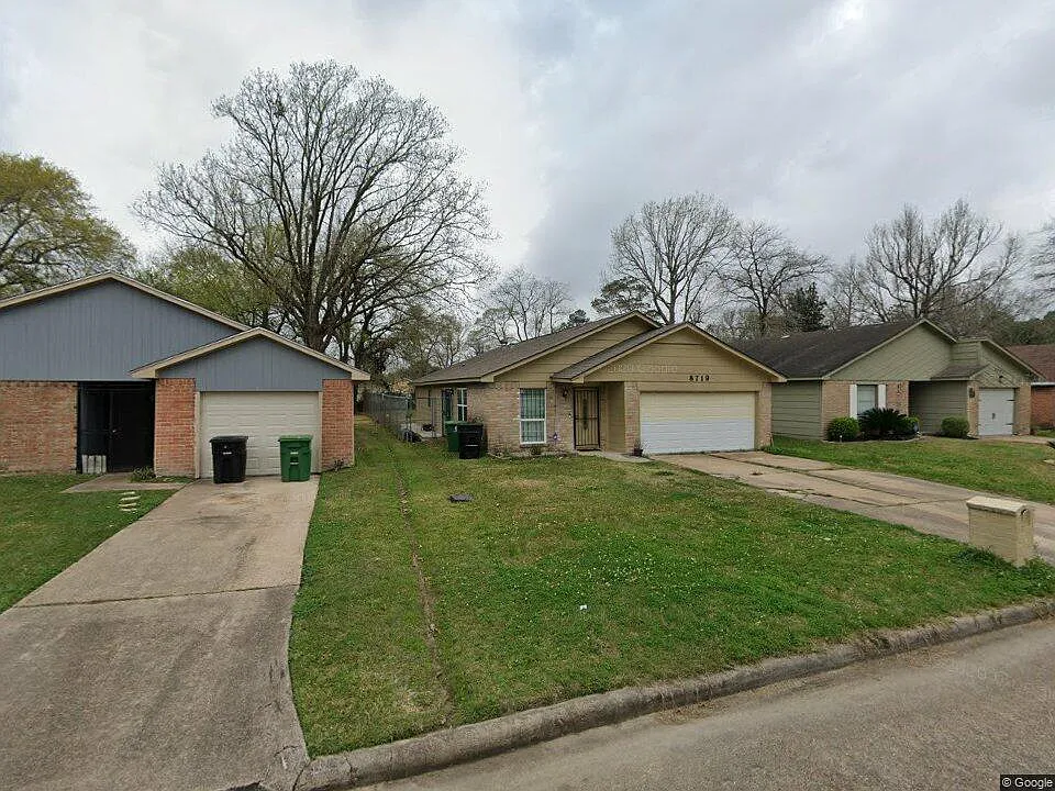 3 bed, 1257 sqft, $1,908 — Photo 1