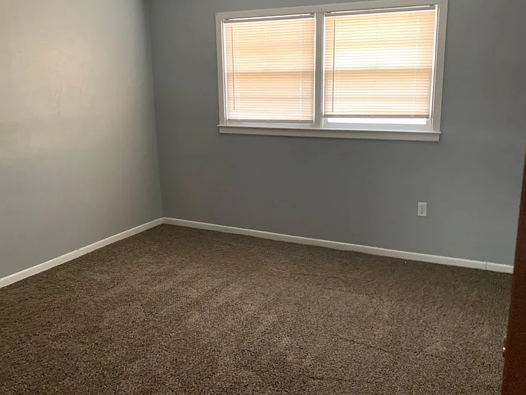 1408 E Broadway St — Photo 6