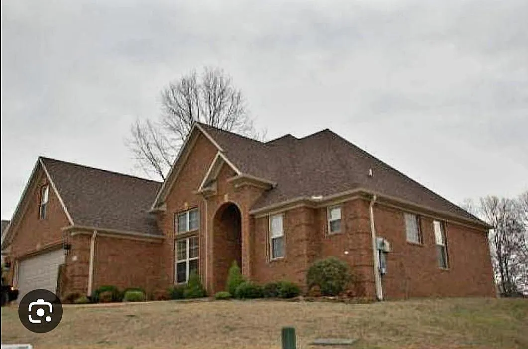 4 bed, 2221 sqft, $2,200 — Photo 4