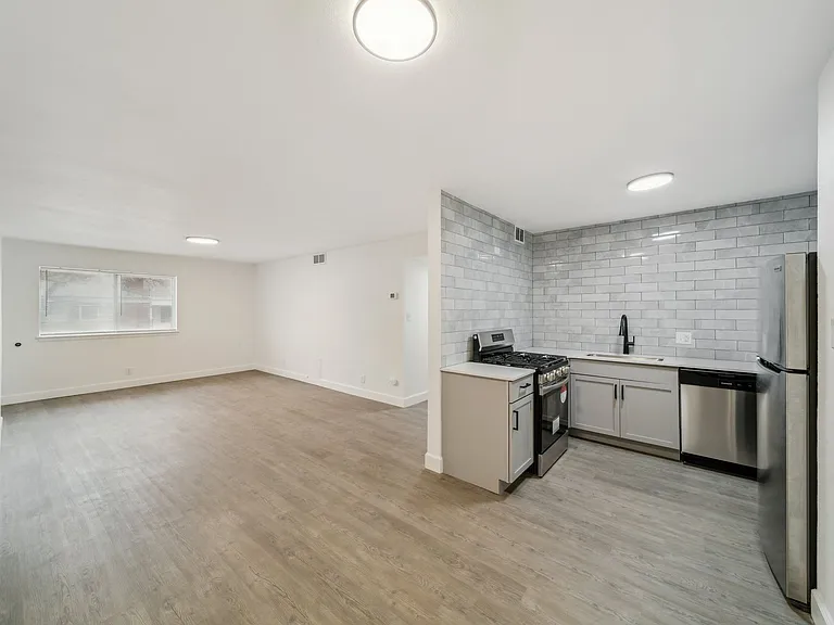 The Elms by ONYX *UNDER NEW MANAGEMENT* Now Offering FREE Prorated Rent! — Photo 12