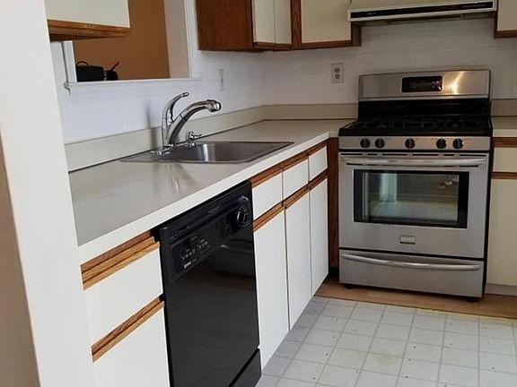 4th image of 2106-8 Adams Ave