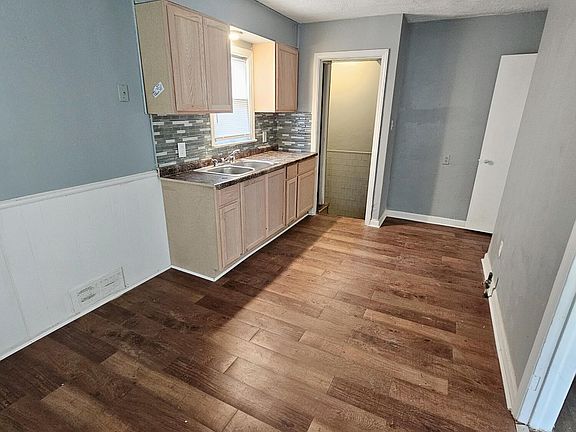 2nd image of 11088 Charlemagne Ave