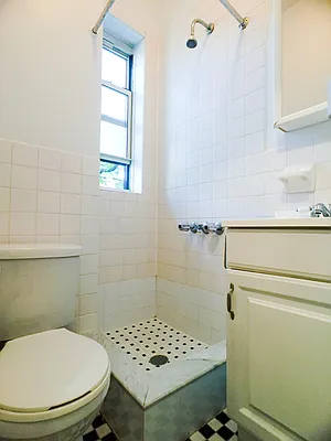 Rented by (Legacy) NY Quality Living Uptown | media 17