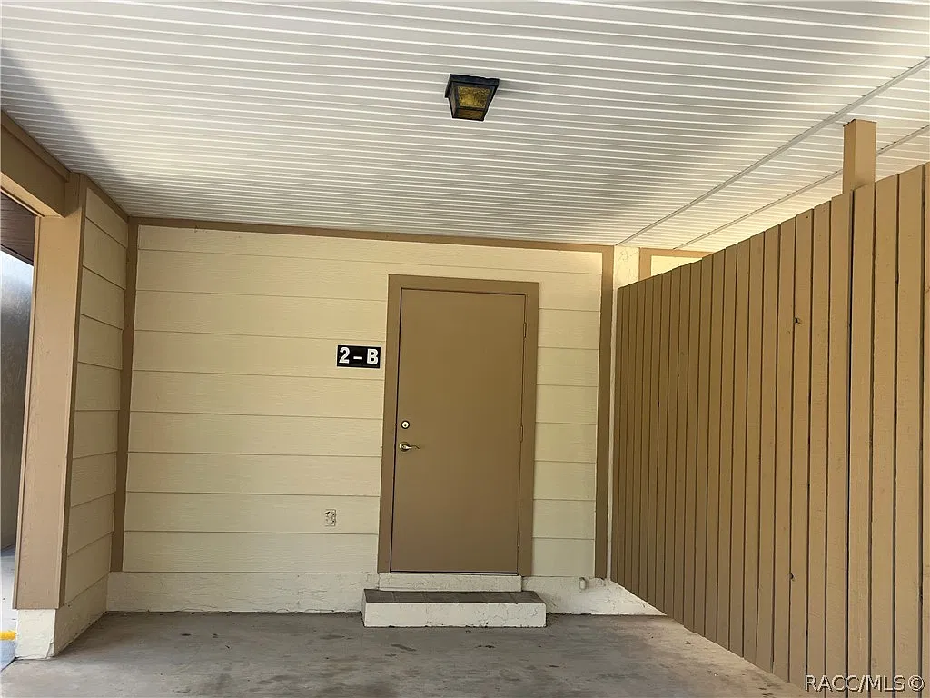 270 E Glassboro Ct — Photo 2