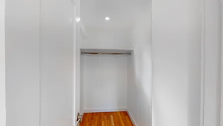 Rented by R New York