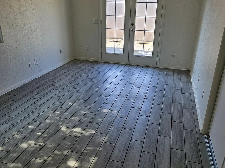 406 E Wickieup Ln — Photo 11