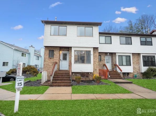 9 Wood Acres Dr, North Brunswick, NJ 08902