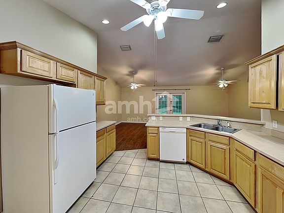 3rd image of 689 Jefferis Ct