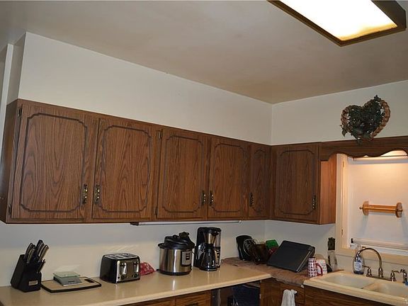 5th image of 186 Franklin St