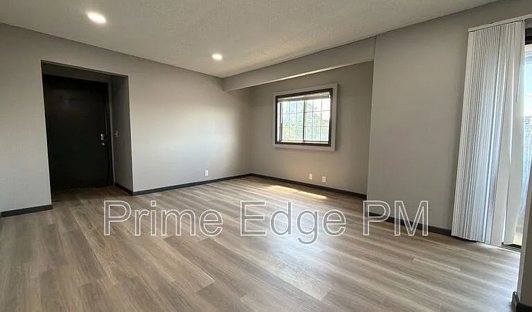 1121 N 28th St #14 — Photo 13