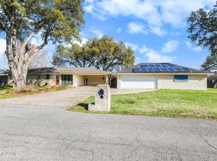 805 E F St, Rayne, LA 70578
