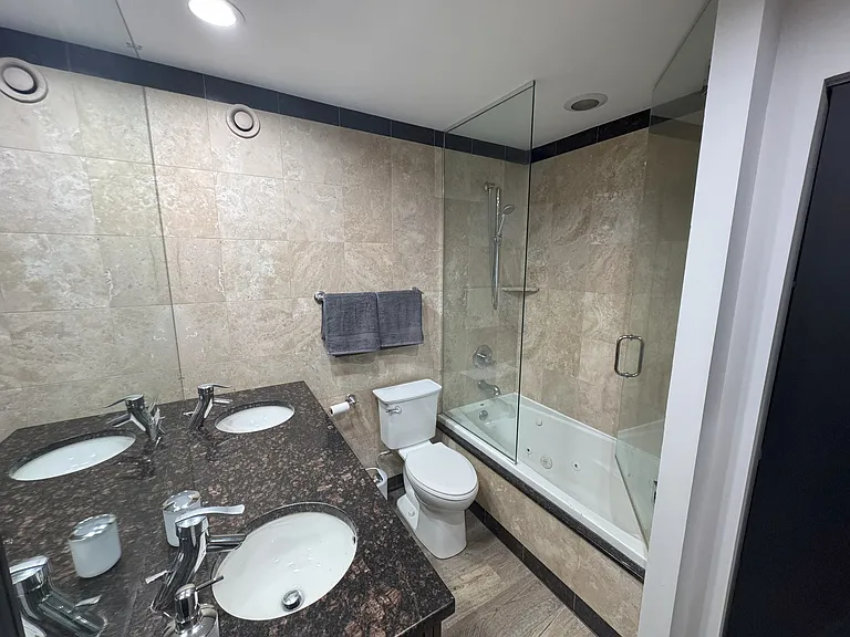 30 E Huron St #5605 — Photo 17