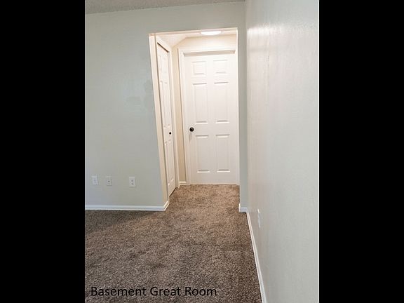3rd image of 3872 Surrey Ln