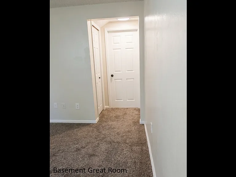 3872 Surrey Ln — Photo 3