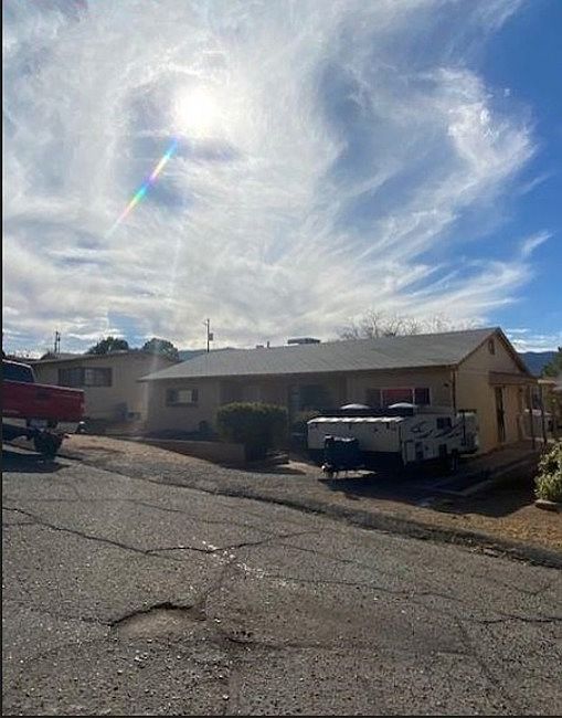2nd image of 152 E 4th Ave