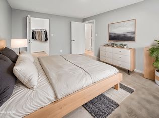Grandview Pointe, Cleveland, OH 44121