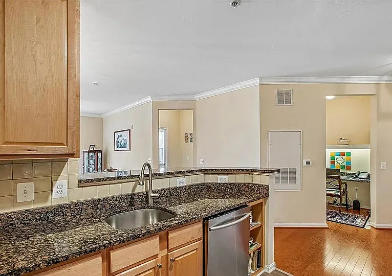 2 bed, 1098 sqft, $3,600 — Photo 4