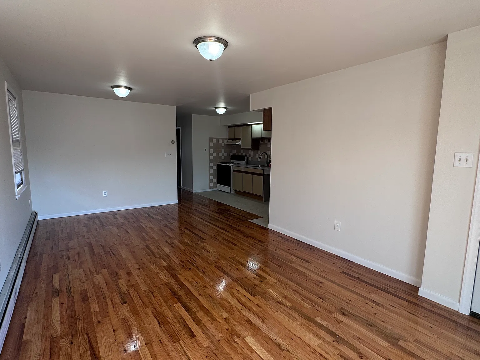 2 bed, 900 sqft, $2,100 — Photo 1