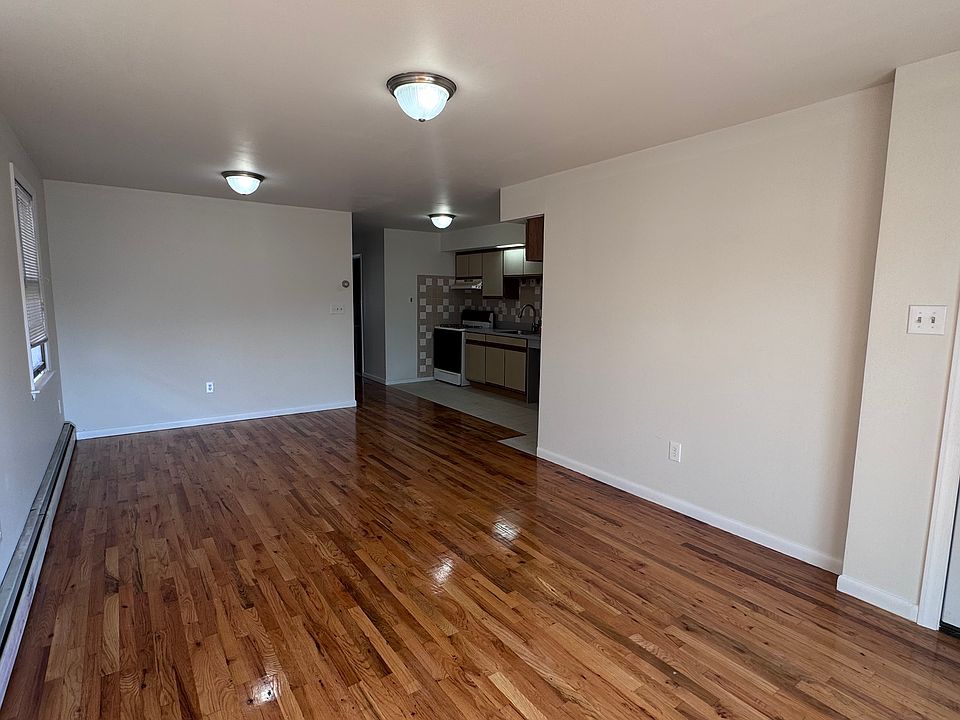 1st image of 90 Mallory Ave #3