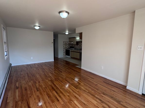 90 Mallory Ave #3