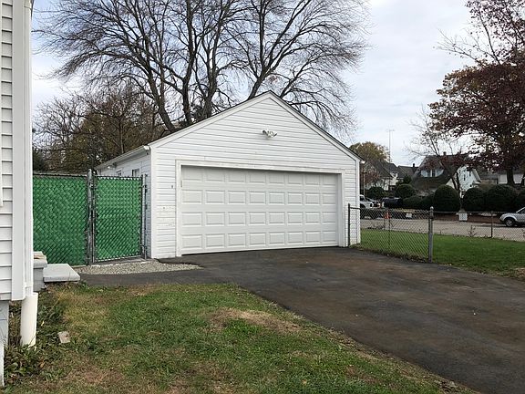4th image of 69 Goldenrod Ave