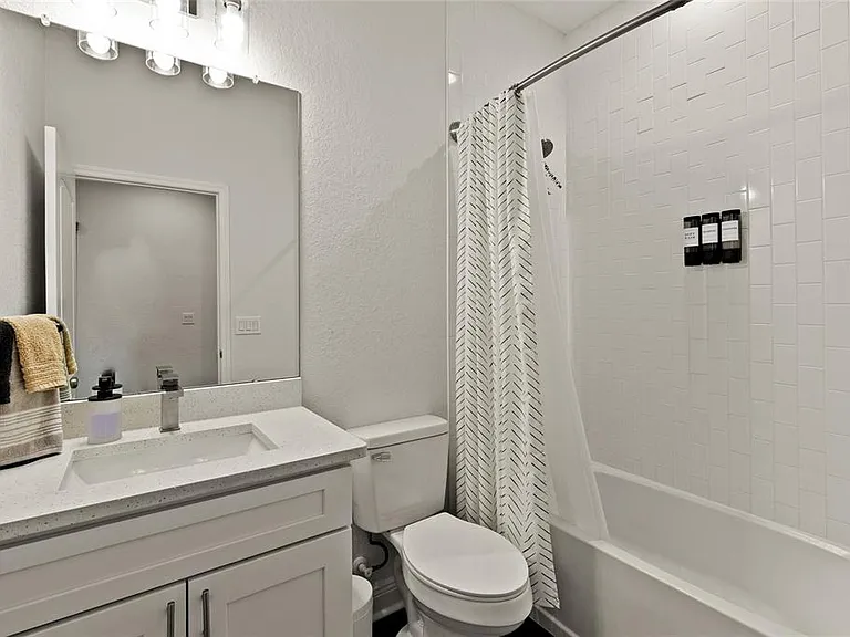 2106 E 17th Ave — Photo 33