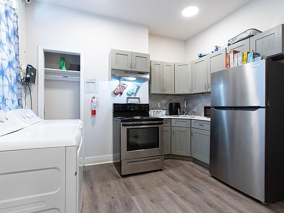 2nd image of 2932 N Mascher St #2FB
