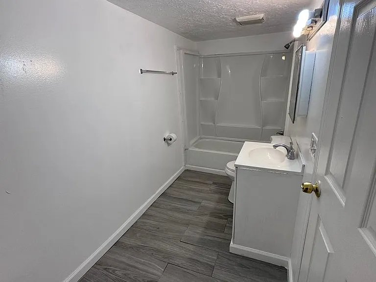 1841 King Ave — Photo 5
