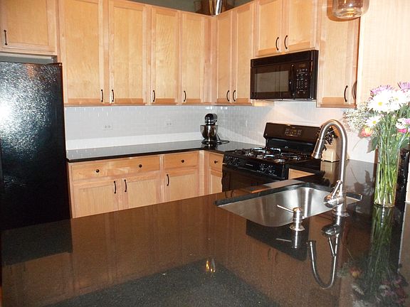 4th image of 340 W Superior St #3-20