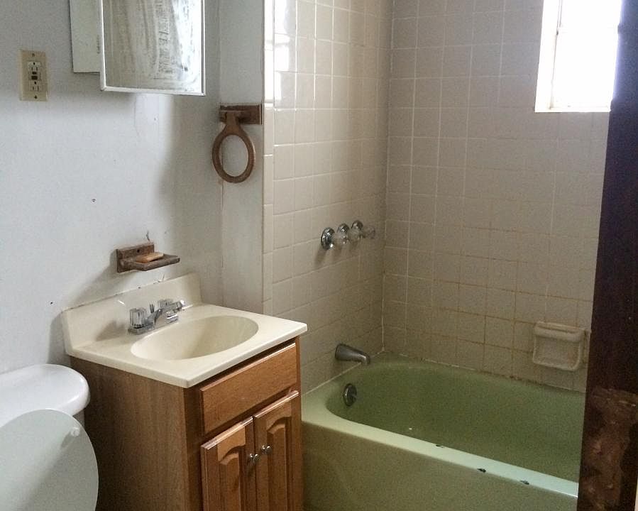 Vibrant Elmwood Village Living 1010 Elmwood Ave. Buffalo, NY 14222