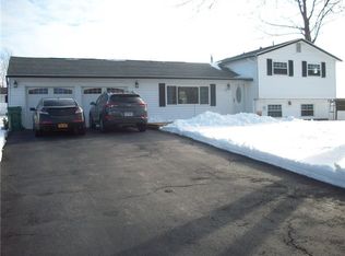 23 Prince Charles Cir, Rochester, NY 14623