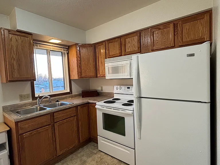 208 Spruce St #4 — Photo 8