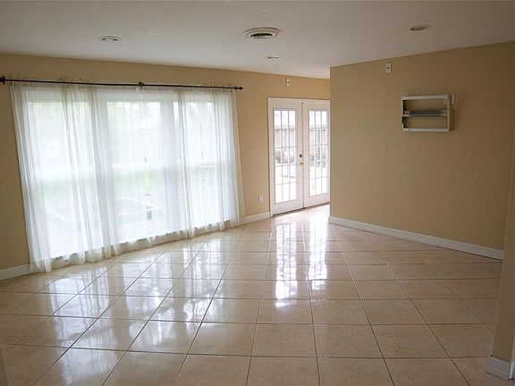 5th image of 115 Seaside Ln