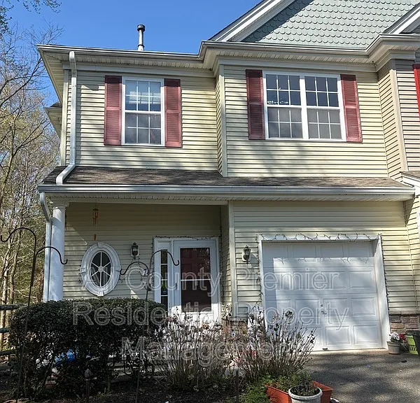 74 Oxford Ct — Photo 1
