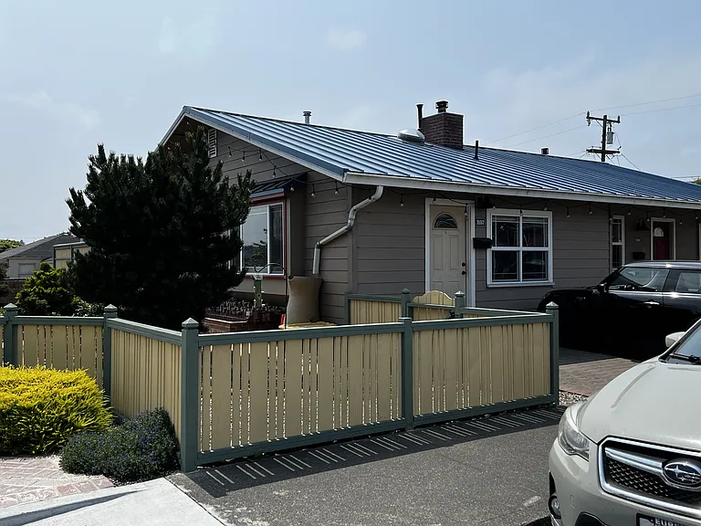 1109 Thomas St — Photo 1