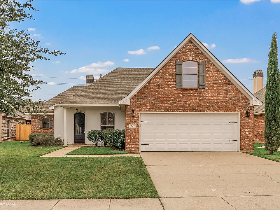 1st image of 842 Entrada St