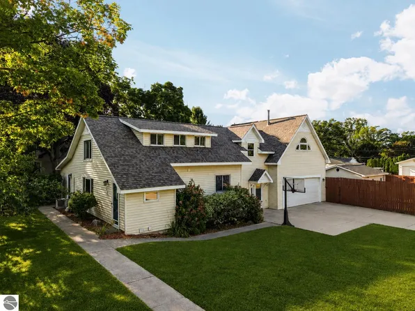 202 W 17th St, Traverse City, MI 49684